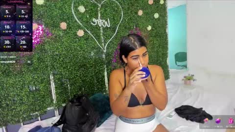 Snapshot of valery_021 chatting on December 28, 12:03 pm Valery online show from December 28, 12:03 pm