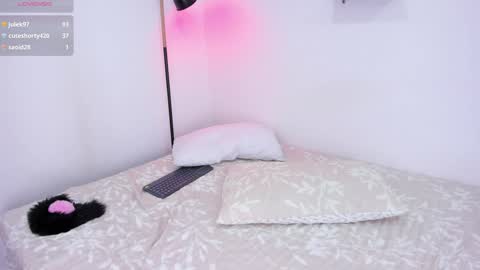 Cris  online show from December 2, 7:49 pm