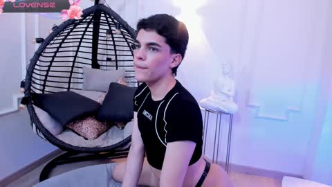 Snapshot of valery_hil chatting on December 2, 11:18 pm Thomy online show from December 2, 11:18 pm