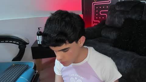 Snapshot of valery_hil chatting on January 20, 12:15 am Thomy online show from January 20, 12:15 am