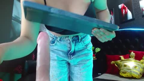 Snapshot of valery_meer_ chatting on December 18, 3:11 pm Valeria online show from December 18, 3:11 pm