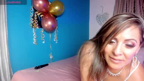 Snapshot of valeryblue chatting on December 14, 2:23 am Valery Blue online show from December 14, 2:23 am