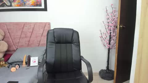 Snapshot of valeryn69_ chatting on November 3, 4:41 pm Valery online show from November 3, 4:41 pm