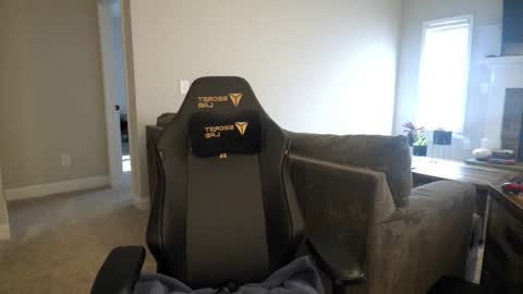 Snapshot of valerysquirt_19 chatting on January 18, 3:27 pm valerie online show from January 18, 3:27 pm