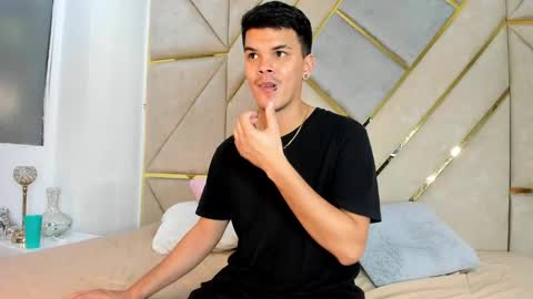 Snapshot of valerystonne_ chatting on March 1, 8:10 pm Valery Stonne online show from March 1, 8:10 pm