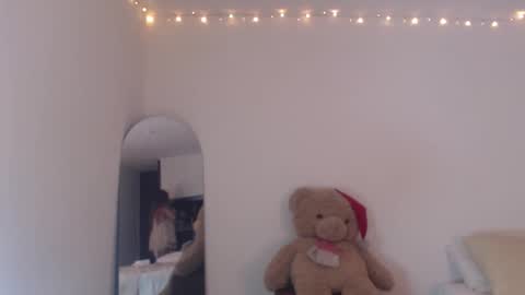 Snapshot of valientegirl_ chatting on March 3, 1:45 am VALIENTE online show from March 3, 1:45 am