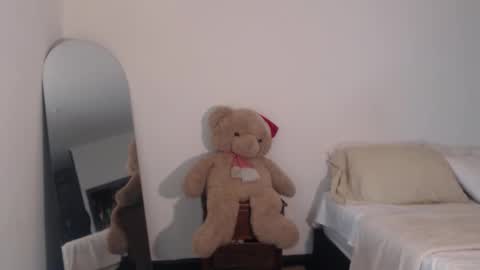 Snapshot of valientegirl_ chatting on March 8, 3:32 am VALIENTE online show from March 8, 3:32 am