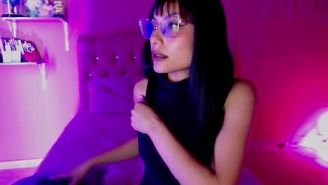 valkiry_ online show from November 12, 8:08 pm