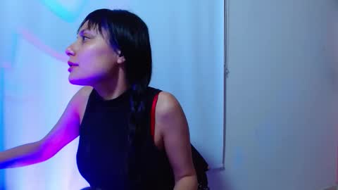 valkiry_ online show from December 3, 11:03 pm