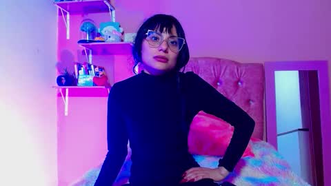 valkiry_ online show from December 16, 10:04 pm