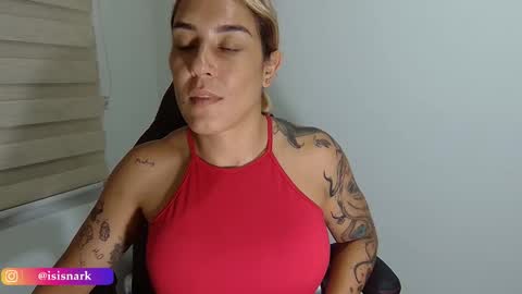 Snapshot of valkyriarose chatting on September 18, 1:51 am Isis online show from September 18, 1:51 am