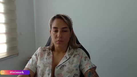 Snapshot of valkyriarose chatting on October 4, 4:05 pm Isis online show from October 4, 4:05 pm