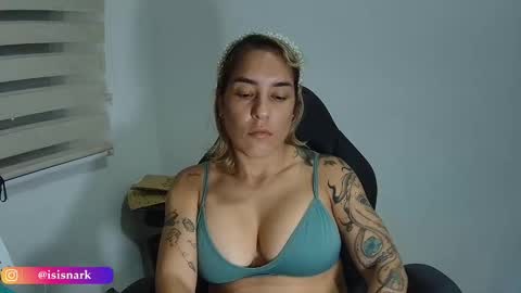 Snapshot of valkyriarose chatting on October 17, 11:18 pm Isis online show from October 17, 11:18 pm