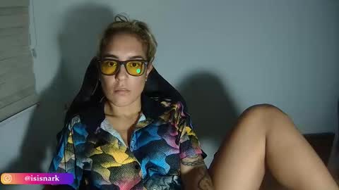 Snapshot of valkyriarose chatting on November 6, 12:11 am Isis online show from November 6, 12:11 am