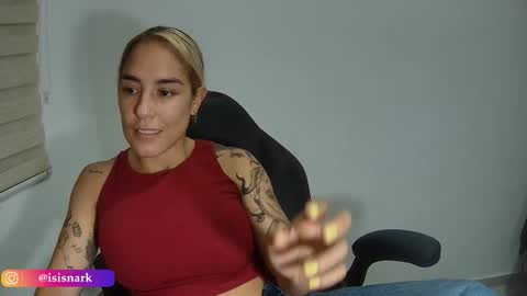 Snapshot of valkyriarose chatting on November 13, 12:42 am Isis online show from November 13, 12:42 am