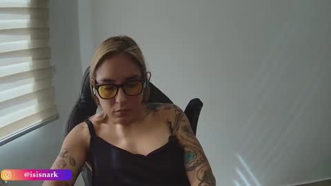 Snapshot of valkyriarose chatting on November 27, 3:25 pm Isis online show from November 27, 3:25 pm