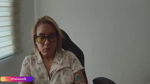 Snapshot of valkyriarose chatting on January 6, 4:32 pm Isis online show from January 6, 4:32 pm