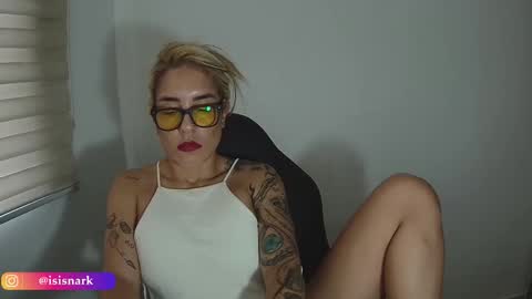 Snapshot of valkyriarose chatting on January 16, 10:36 pm Isis online show from January 16, 10:36 pm