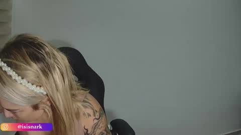 Snapshot of valkyriarose chatting on February 7, 12:03 am Isis online show from February 7, 12:03 am