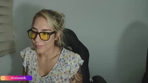 Snapshot of valkyriarose chatting on February 17, 1:13 am Isis online show from February 17, 1:13 am