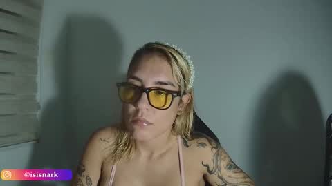 Snapshot of valkyriarose chatting on February 25, 11:47 pm Isis online show from February 25, 11:47 pm