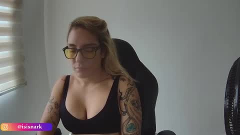 Snapshot of valkyriarose chatting on February 26, 4:06 pm Isis online show from February 26, 4:06 pm