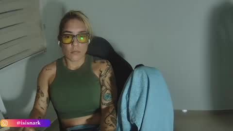 Snapshot of valkyriarose chatting on February 28, 1:28 am Isis online show from February 28, 1:28 am