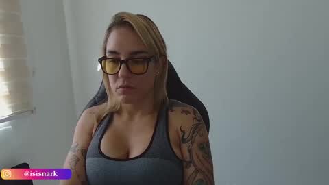 Snapshot of valkyriarose chatting on March 6, 3:41 pm Isis online show from March 6, 3:41 pm