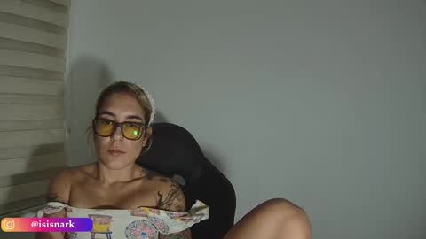 Snapshot of valkyriarose chatting on March 19, 11:42 pm Isis online show from March 19, 11:42 pm