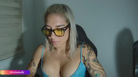 Snapshot of valkyriarose chatting on March 28, 2:22 am Isis online show from March 28, 2:22 am