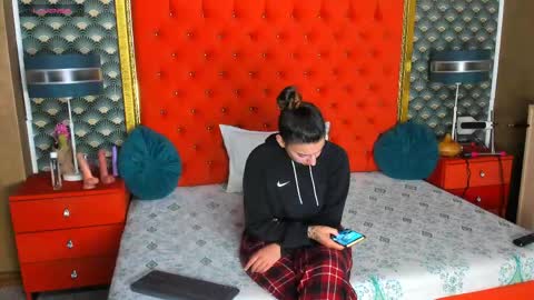 Valerie Val V online show from May 28, 2:25 pm