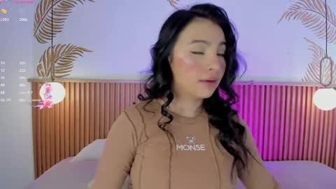 valleriie_ online show from May 19, 4:24 pm