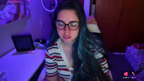 Snapshot of vallolet1_ chatting on December 8, 3:53 am Im Violet online show from December 8, 3:53 am