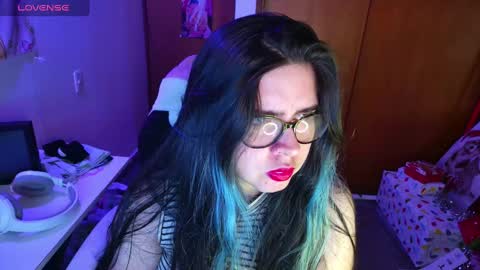 Snapshot of vallolet1_ chatting on December 11, 12:12 am Im Violet online show from December 11, 12:12 am