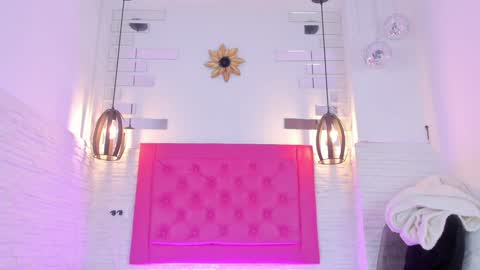 Snapshot of valloletsamar chatting on February 4, 11:38 am Vallolet Peach  online show from February 4, 11:38 am