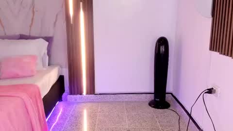 Snapshot of valloletsamar chatting on October 5, 12:03 pm Vallolet Peach  online show from October 5, 12:03 pm