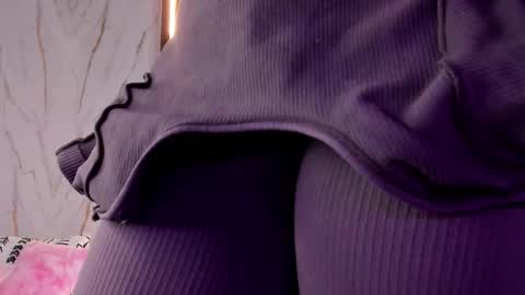 Vallolet Peach  online show from November 8, 11:43 am