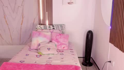 Vallolet Peach  online show from February 24, 12:14 pm