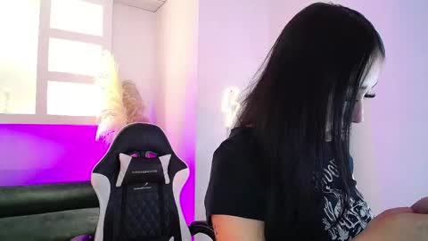 vallolett__ online show from April 17, 10:35 pm