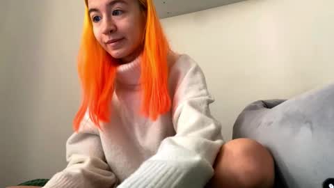 Snapshot of valtopi chatting on February 7, 7:23 am Emily online show from February 7, 7:23 am