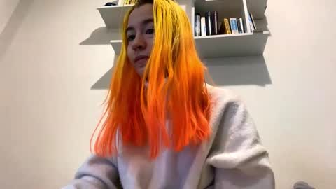 Snapshot of valtopi chatting on February 8, 7:01 am Emily online show from February 8, 7:01 am