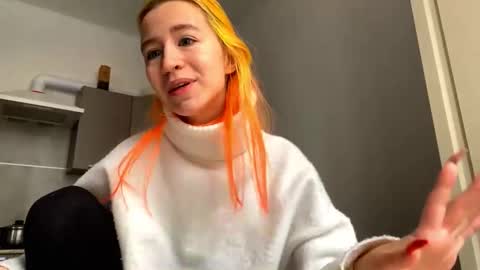 Snapshot of valtopi chatting on February 12, 7:25 am Emily online show from February 12, 7:25 am