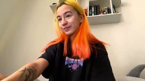 Snapshot of valtopi chatting on February 20, 6:10 am Emily online show from February 20, 6:10 am