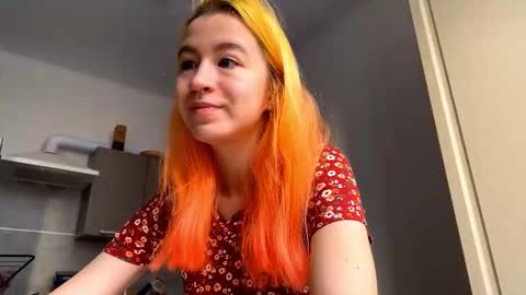 Snapshot of valtopi chatting on February 24, 6:55 am Emily online show from February 24, 6:55 am