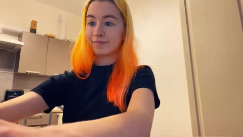 Snapshot of valtopi chatting on February 25, 3:32 pm Emily online show from February 25, 3:32 pm