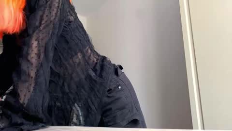 Snapshot of valtopi chatting on February 27, 6:13 am Emily online show from February 27, 6:13 am