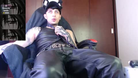 david guzman i model independenthelp me with a thumbs up online show from December 29, 12:30 am