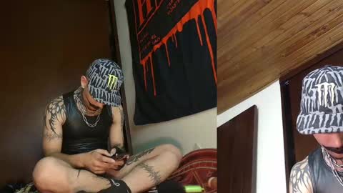 david guzman i model independenthelp me with a thumbs up online show from February 19, 1:40 am