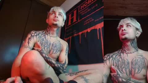 david guzman i model independenthelp me with a thumbs up online show from February 26, 4:03 am