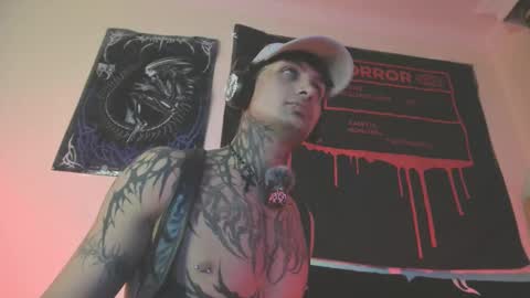 david guzman i model independenthelp me with a thumbs up online show from September 11, 2:44 am